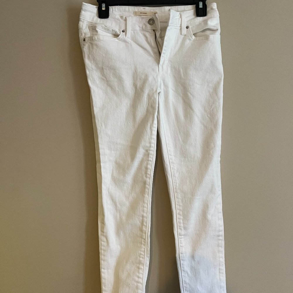 White Levis skinny jeans